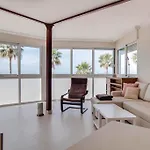 Luxury Views Apartment *