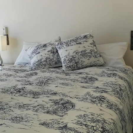 Luxury Views Apartment *